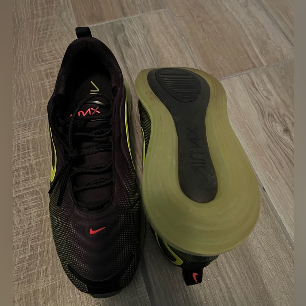 Men’s Nike 720 Air Max Sneakers